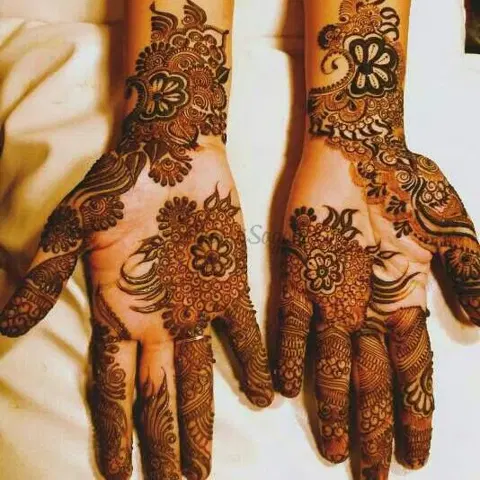 back hand mehndi design