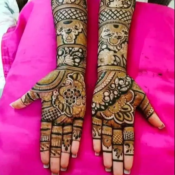 Mehndi Design with Figures