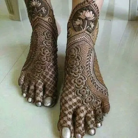 Foot Mehndi Design with Figures
