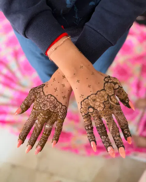 aesthetic heart back hand mehndi design