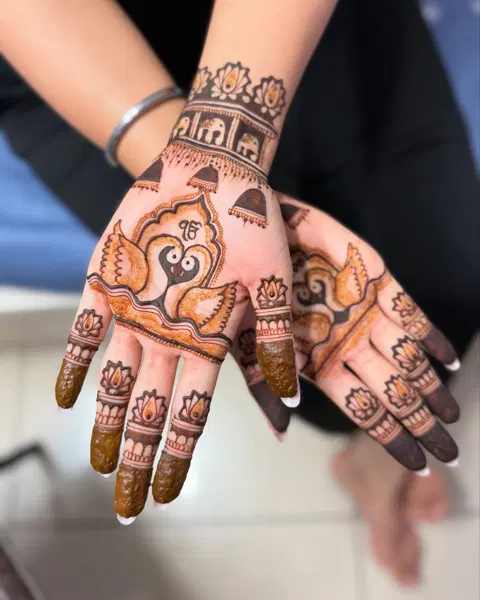 aesthetic figure mehndi design