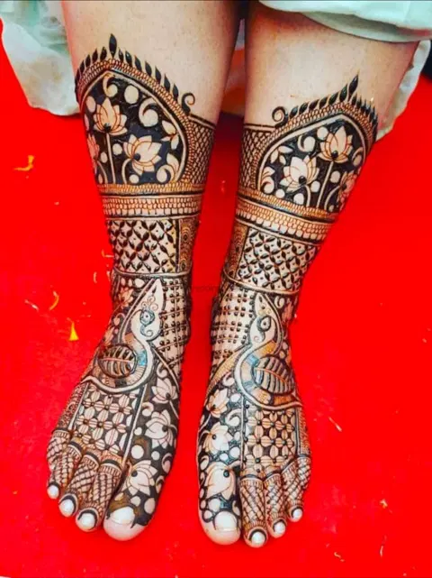 figure foot mehndi design
