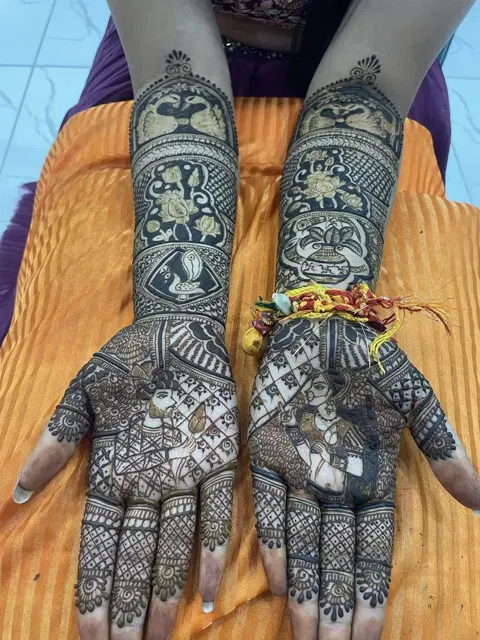figure full hand mehndi design
