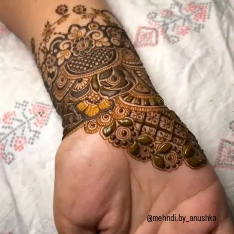 back hand mehndi design