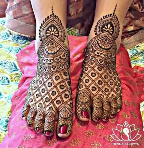 figure foot mehndi design
