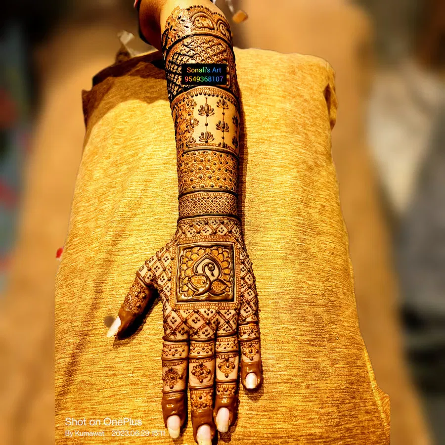 Back Hand Mehndi Design