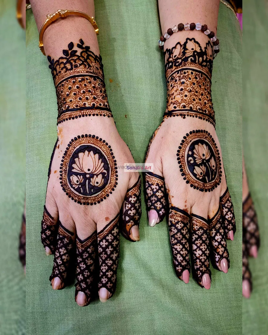Mehndi Design with Gol Tikki