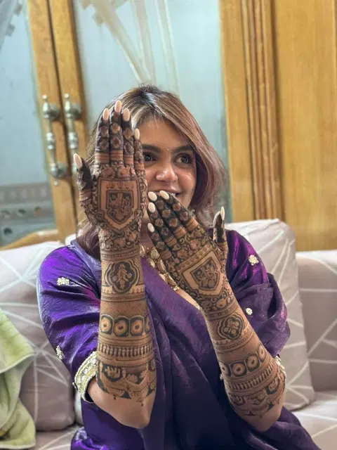 back hand mehndi design