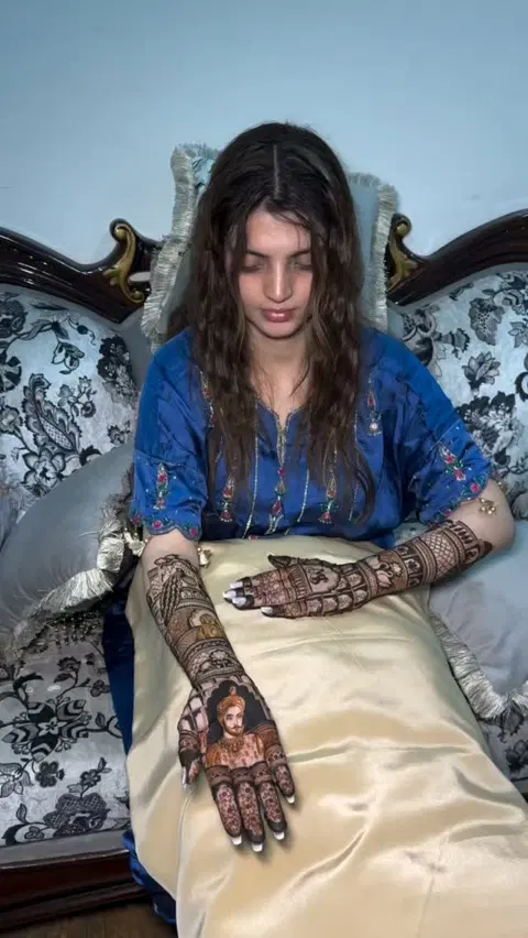 figure back hand mehndi design