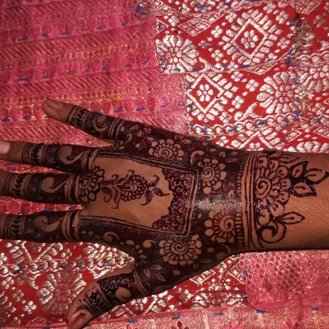 back hand mehndi design