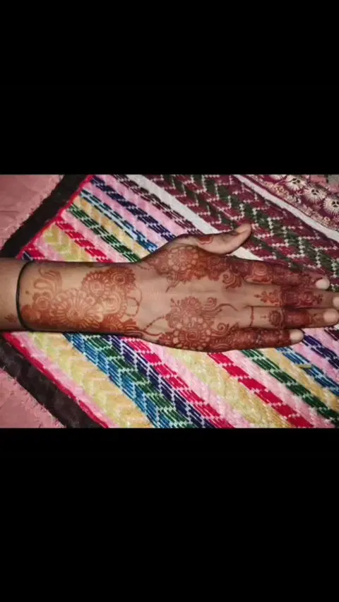 front hand mehndi design