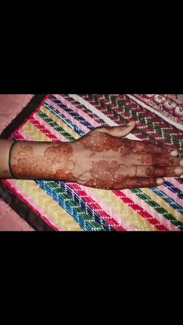 Front Hand Mehndi Design (2)