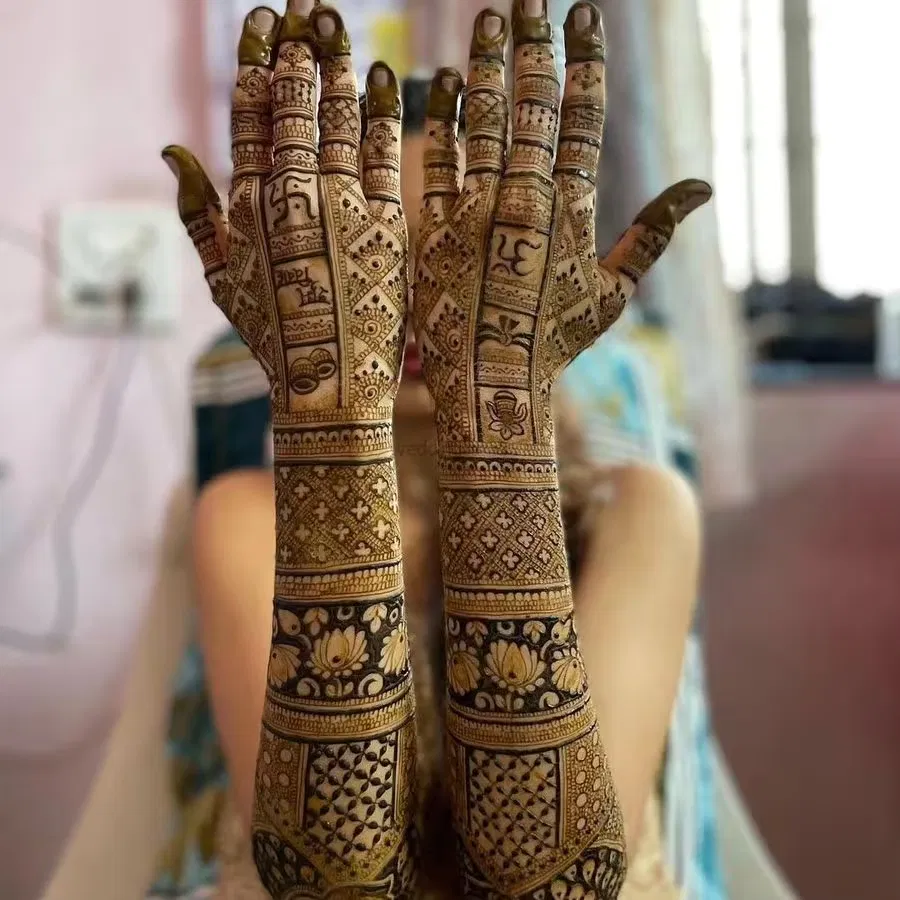 Full Hand Mehndi Design with Figures (2)