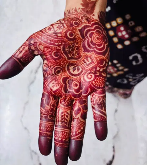 back hand mehndi design