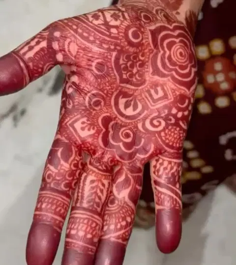 simple back hand mehndi design