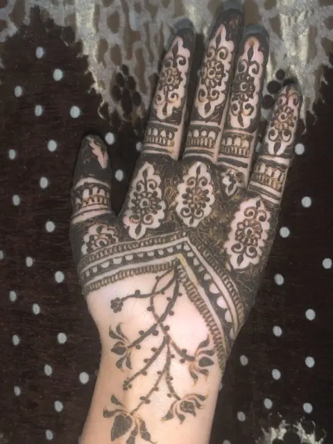 front hand mehndi design