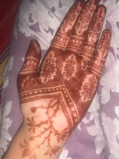 front hand mehndi design