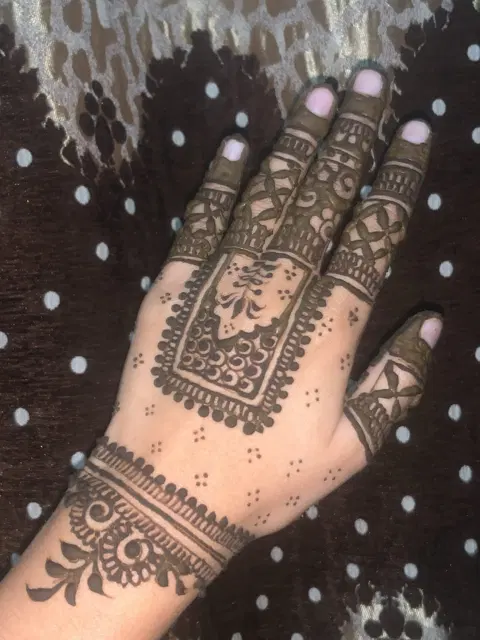 back hand mehndi design