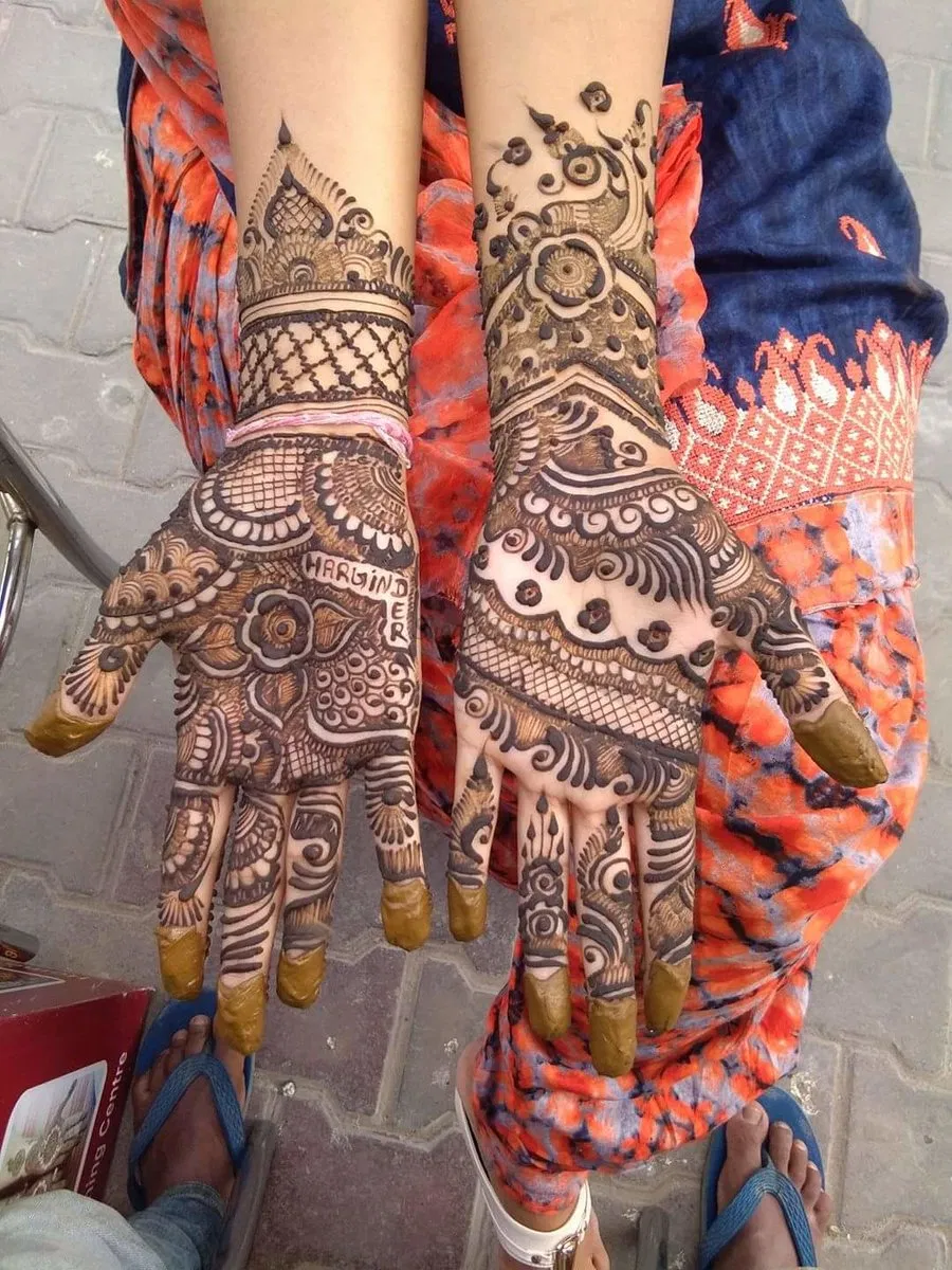Back Hand Mehndi Design
