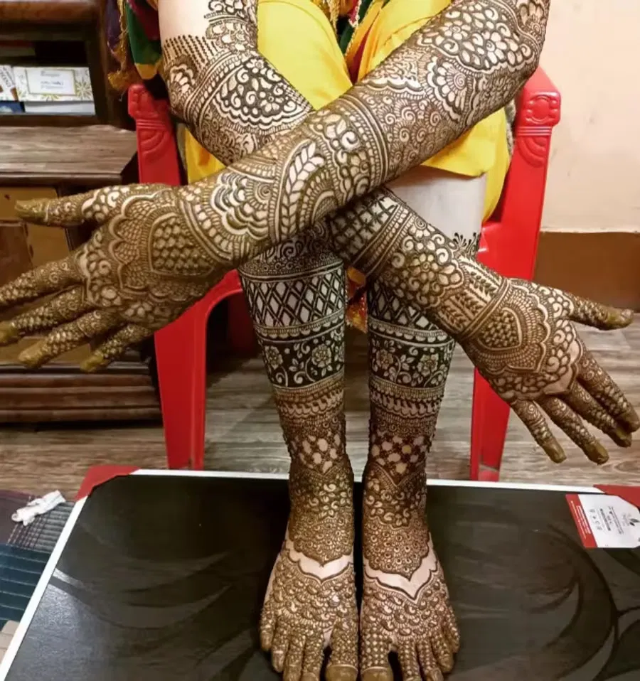 Full Hand Mehndi Design with Figures (4)