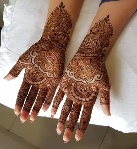 front hand mehndi design