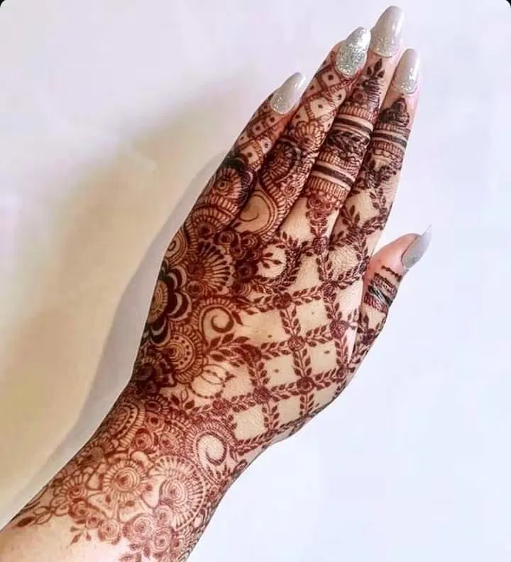 Simple Back Hand Mehndi Design