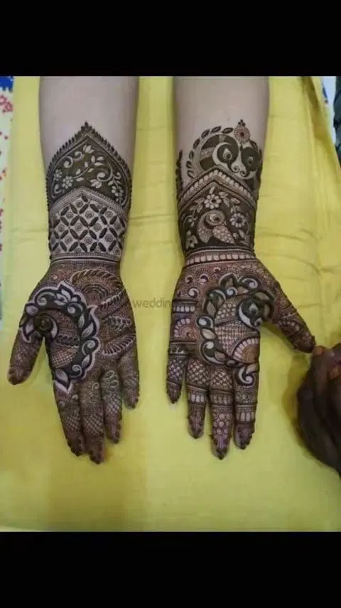 figure back hand mehndi design