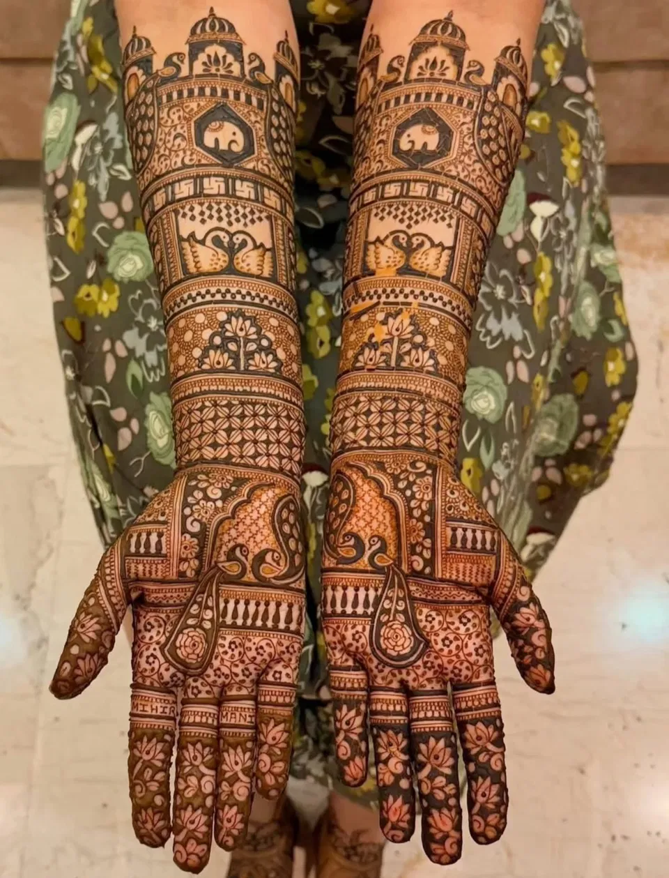 Front Hand Mehndi Design with Figures (20)