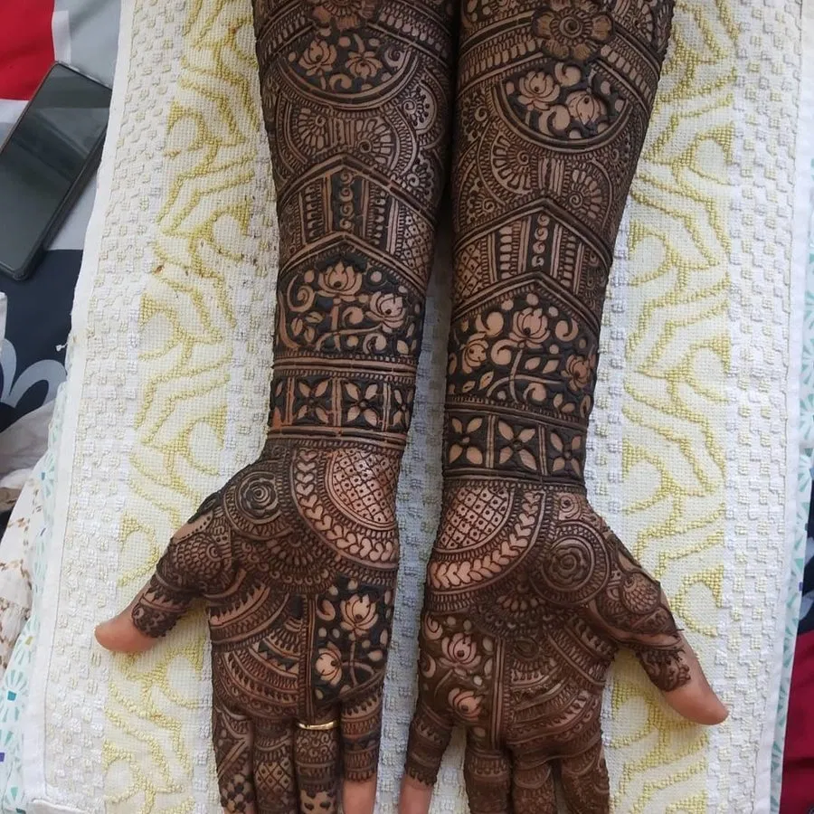 Full Hand Mehndi Design with Figures (2)