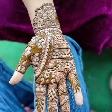 front hand mehndi design