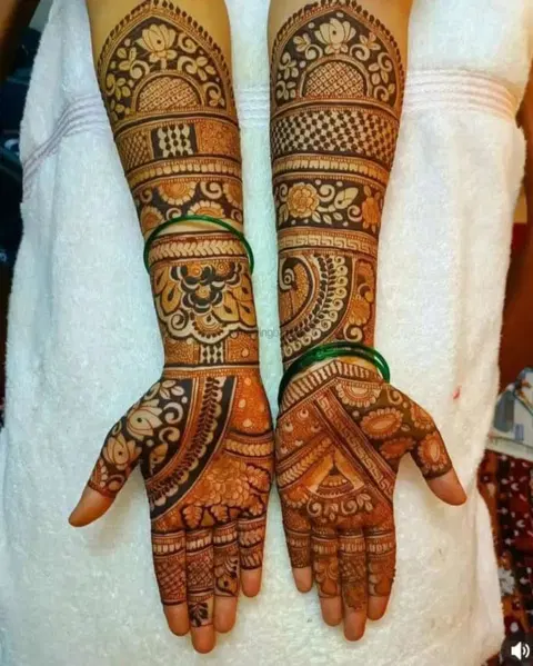 figure back hand mehndi design