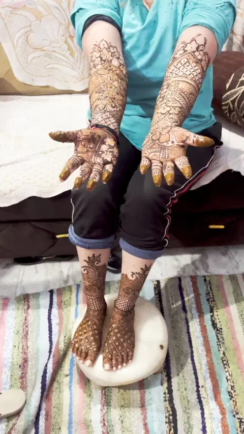figure foot mehndi design