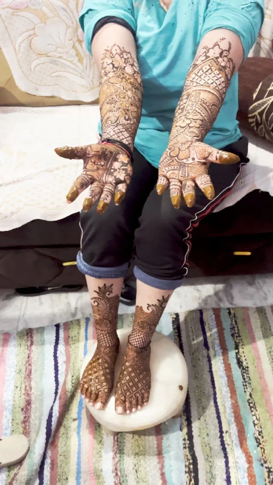 Foot Mehndi Design with Figures