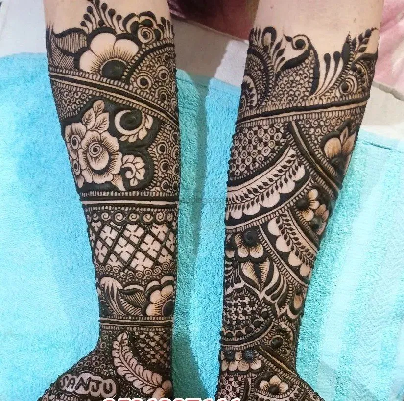 Foot Mehndi Design with Figures
