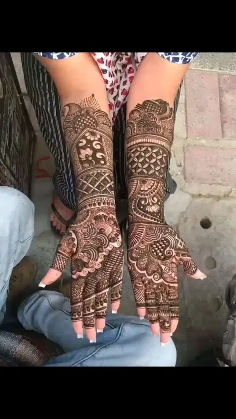 front hand mehndi design