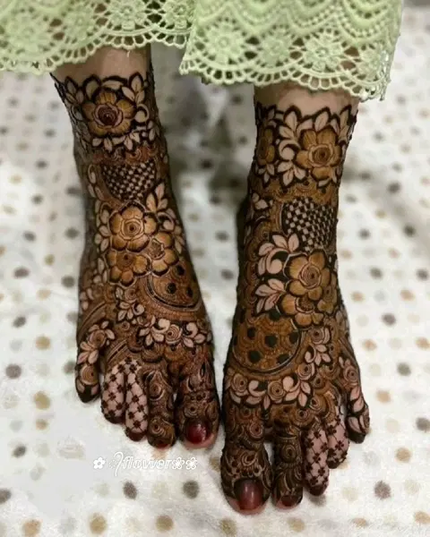 bridal indian figure foot mehndi design