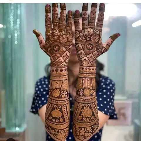 figure full hand mehndi design