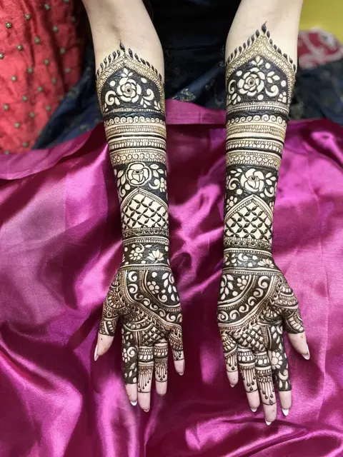 full hand mehndi design