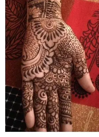 front hand mehndi design