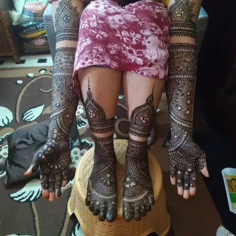 figure foot mehndi design