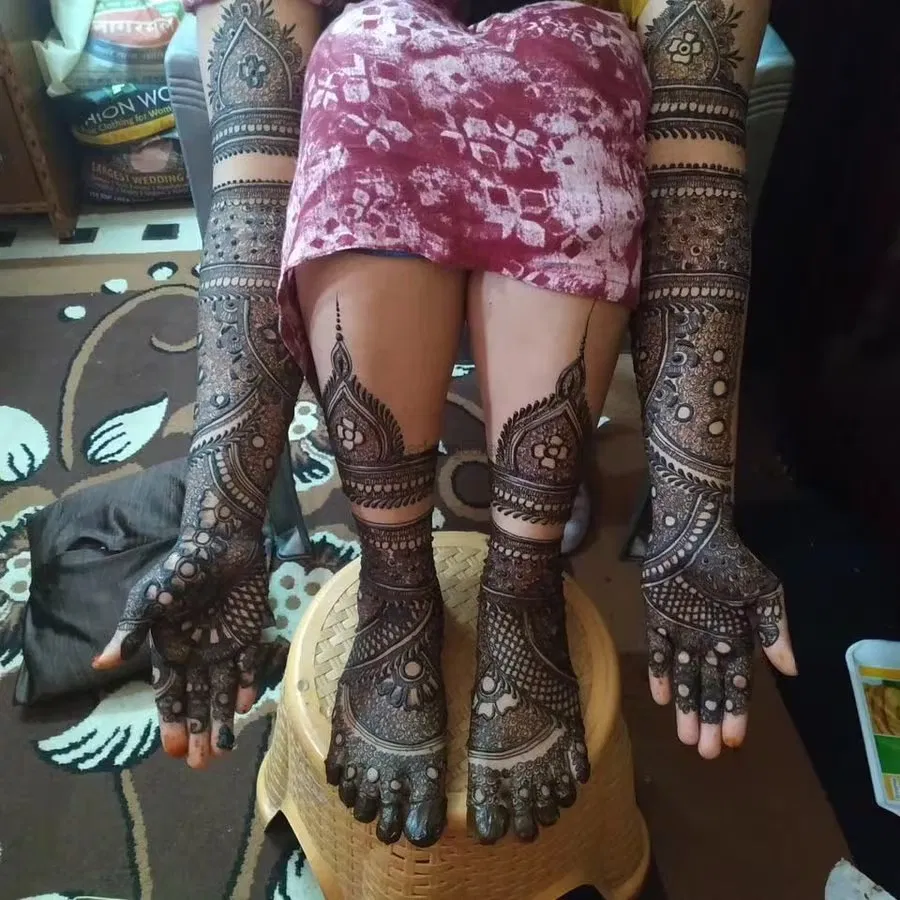 Foot Mehndi Design with Figures