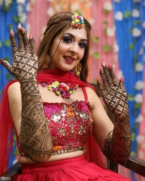 front hand mehndi design