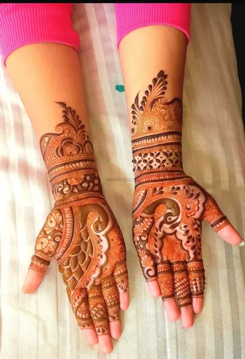figure front hand mehndi design