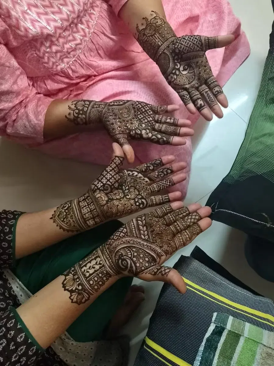 Mehndi Design with Figures (3)