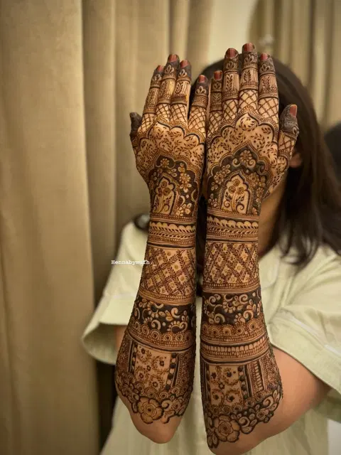 bridal pakistani circle back hand mehndi design