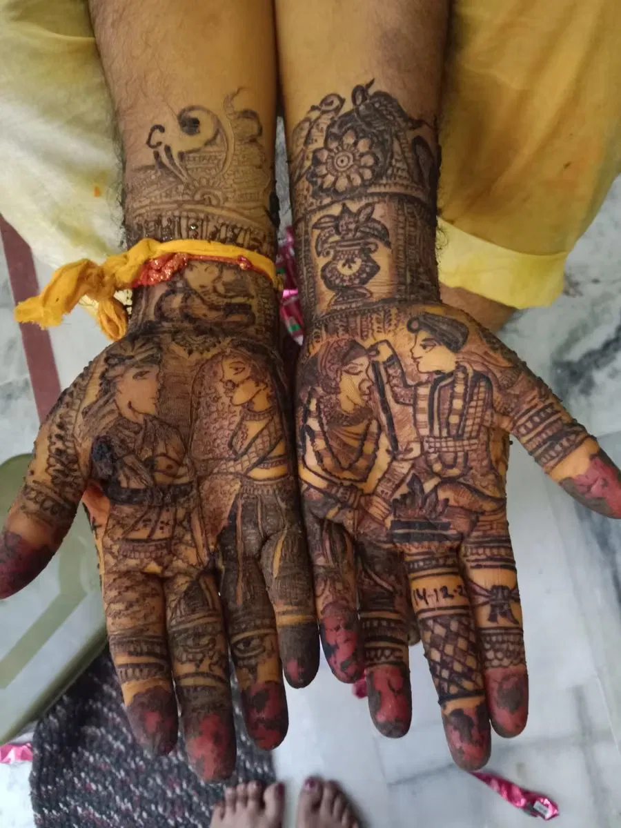 Mehndi Design with Figures