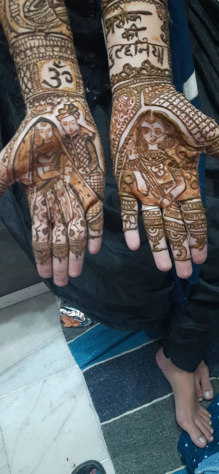 Mehndi Design with Figures (2)