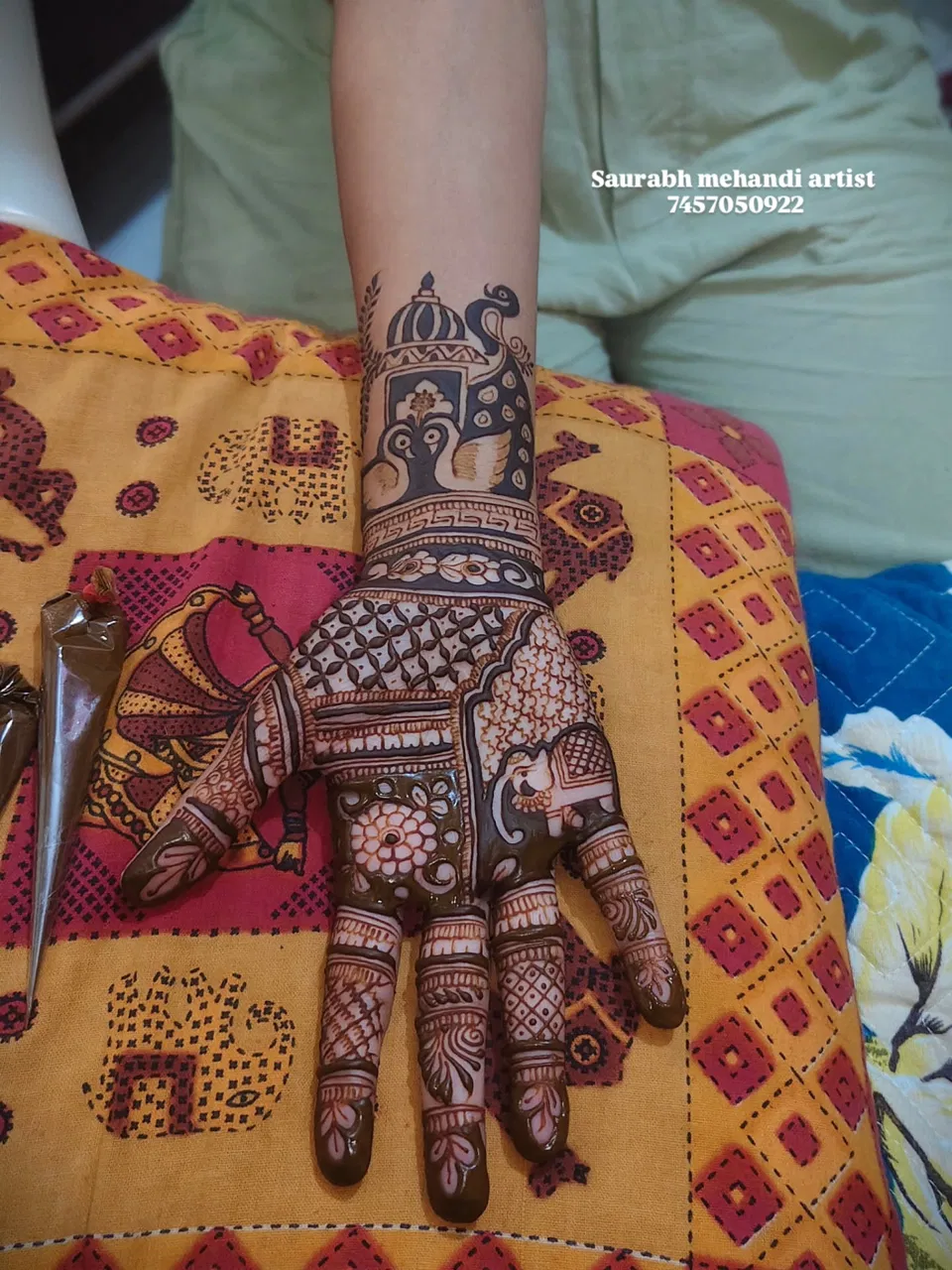 Mehndi Design with Figures