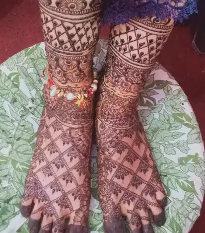 figure foot mehndi design