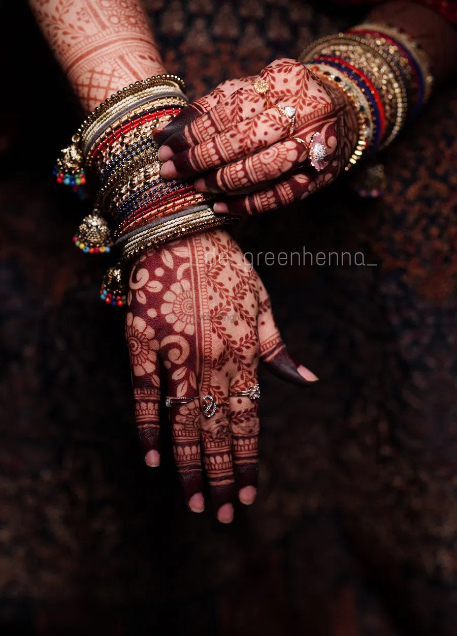 Back Hand Mehndi Design with Figures (2)